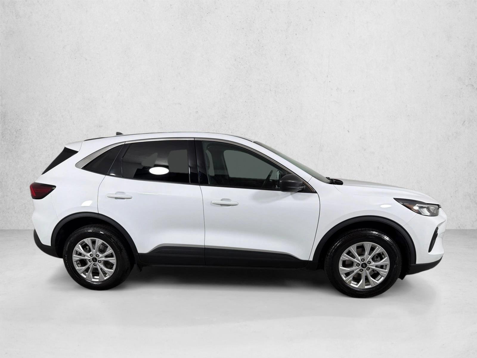 Used 2024 Oxford White Ford Active image 3