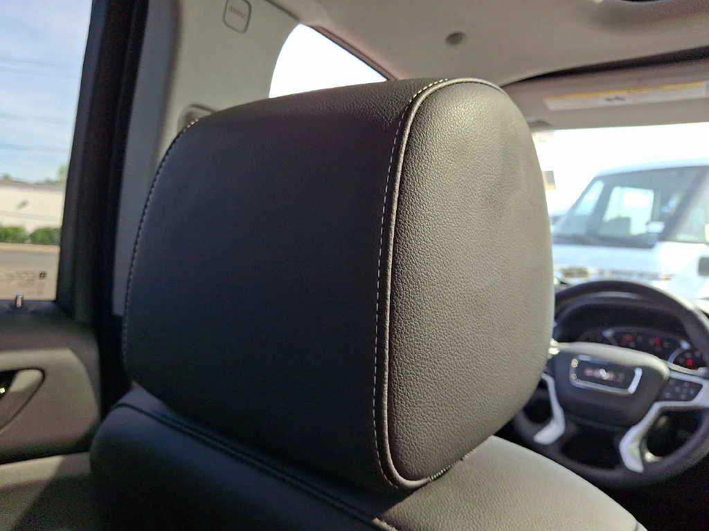 Used 2023 SUMMIT WHITE GMC SLT image 14