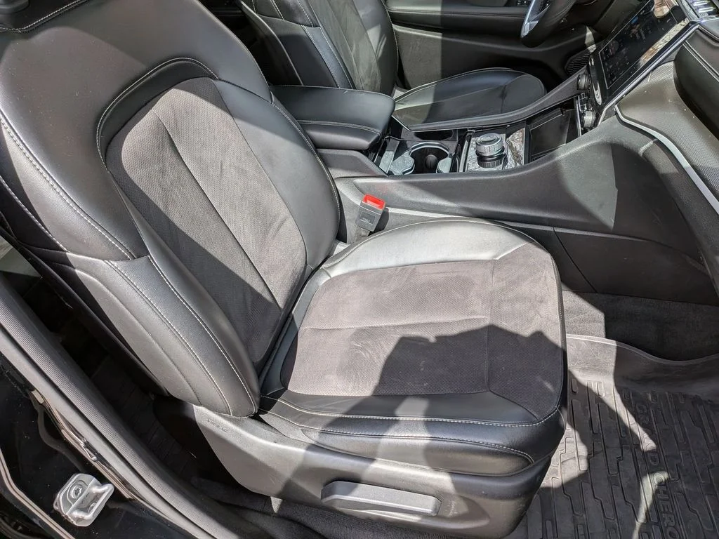 Used 2023 Black Jeep Altitude X image 27