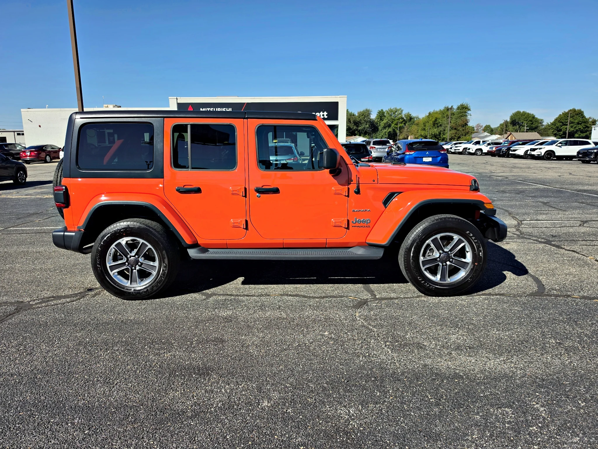 Used 2018 Punkn Metallic Clearcoat Jeep Sahara image 5