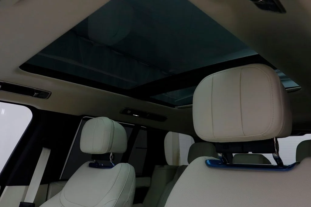 2025 Land Rover Range Rover SE - Photo 16