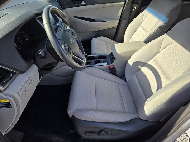 Used 2018 Molten Silver HYUNDAI VALUE FWD image 11