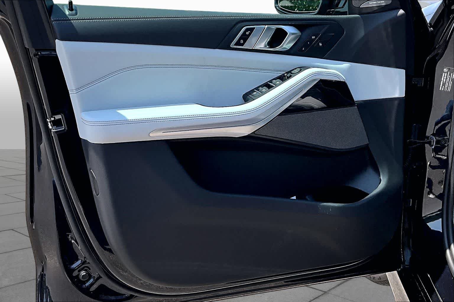 New 2026 Carbon Black Metallic BMW xDrive40i image 10