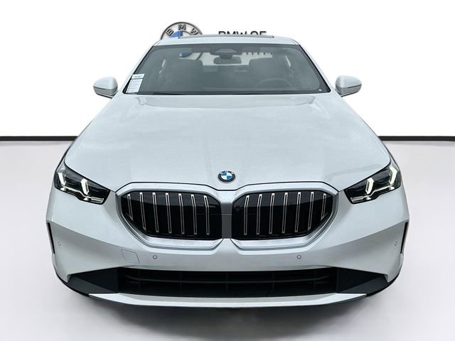 New 2026 White BMW 530i image 2