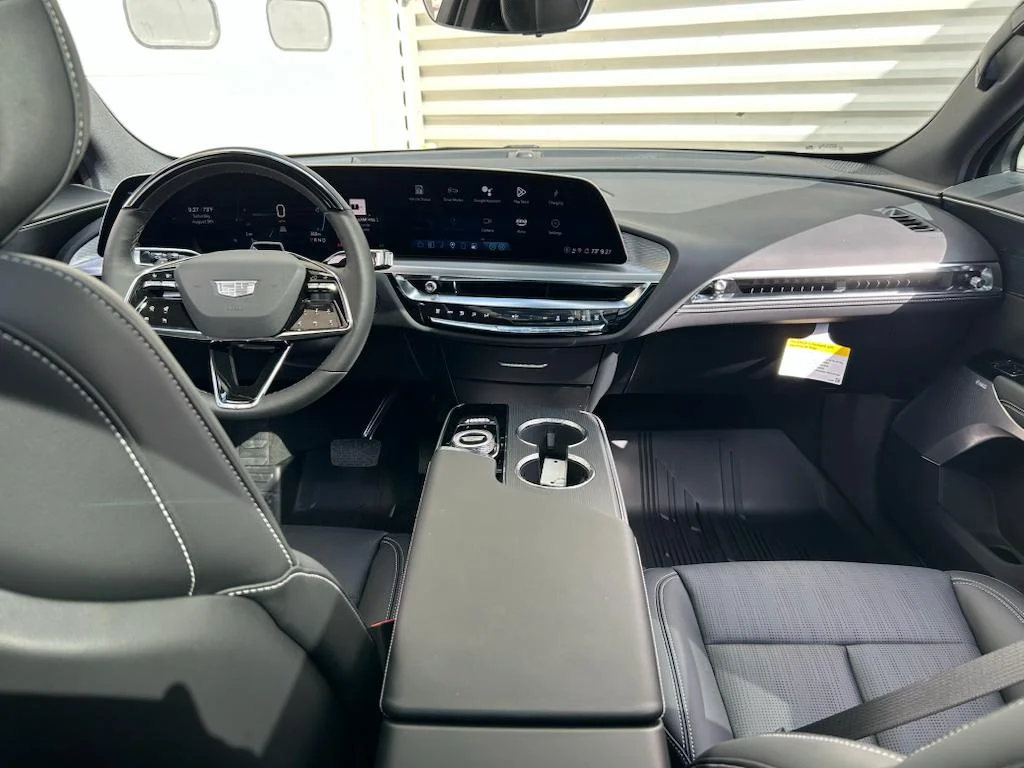 2025 Cadillac LYRIQ Luxury 2 - Photo 14