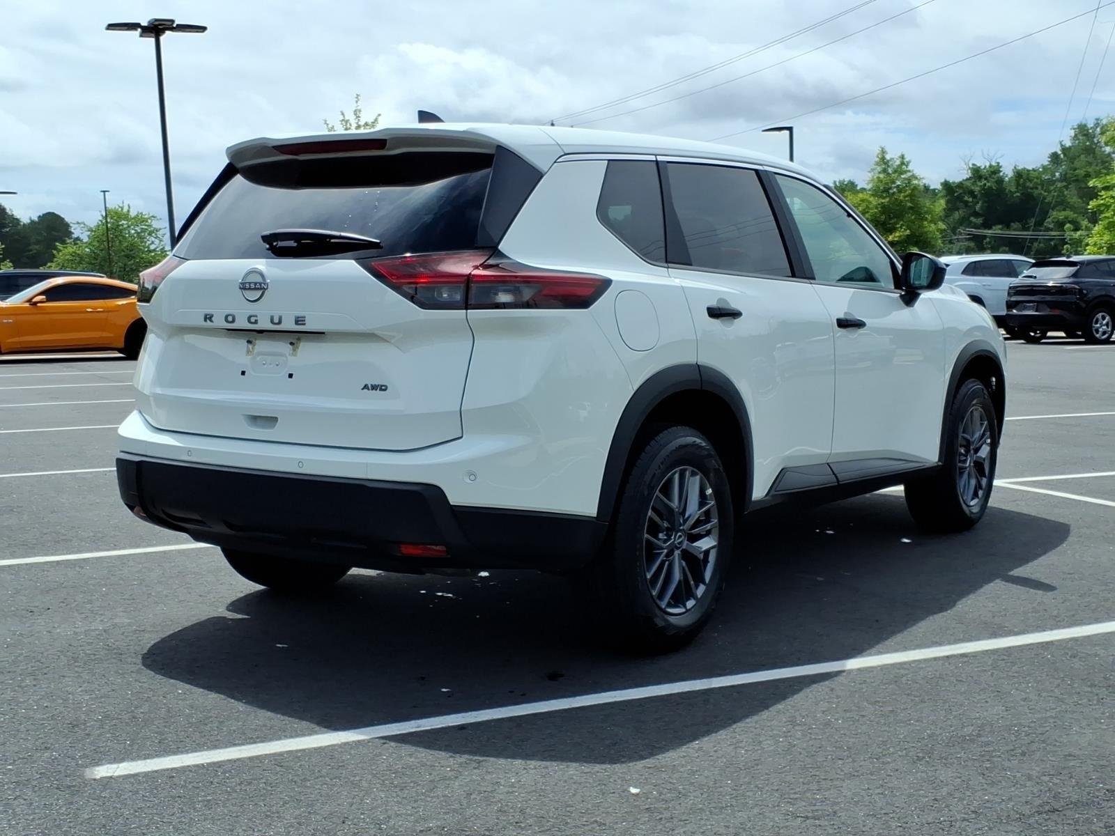 Used 2025 Glacier White Nissan S image 2