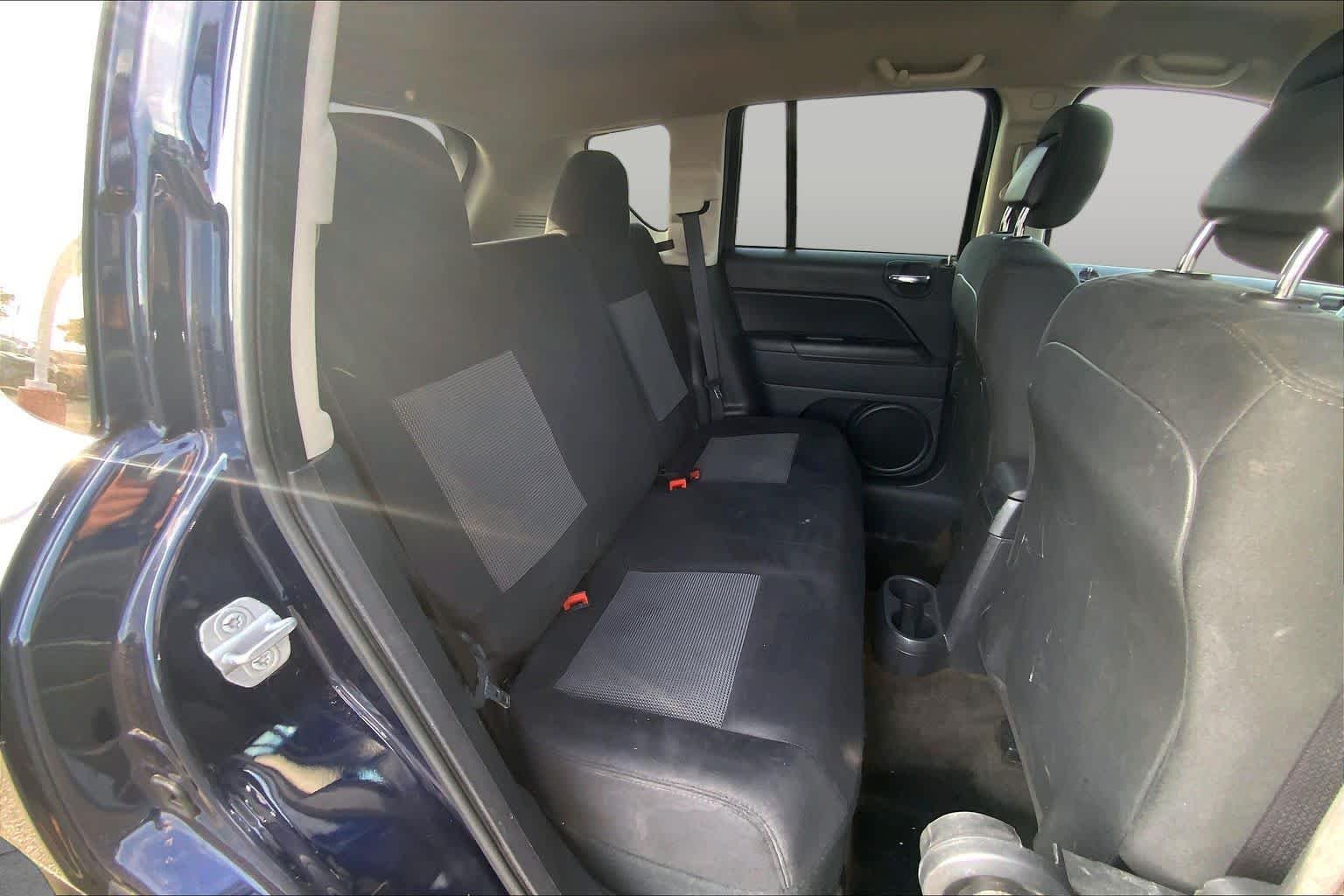 Used 2014 True Blue Pearlcoat Jeep Sport image 20