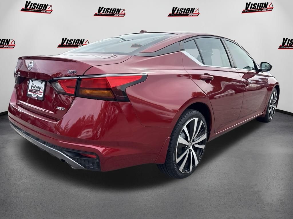 Used 2020 Red Nissan 2.5 SR image 5