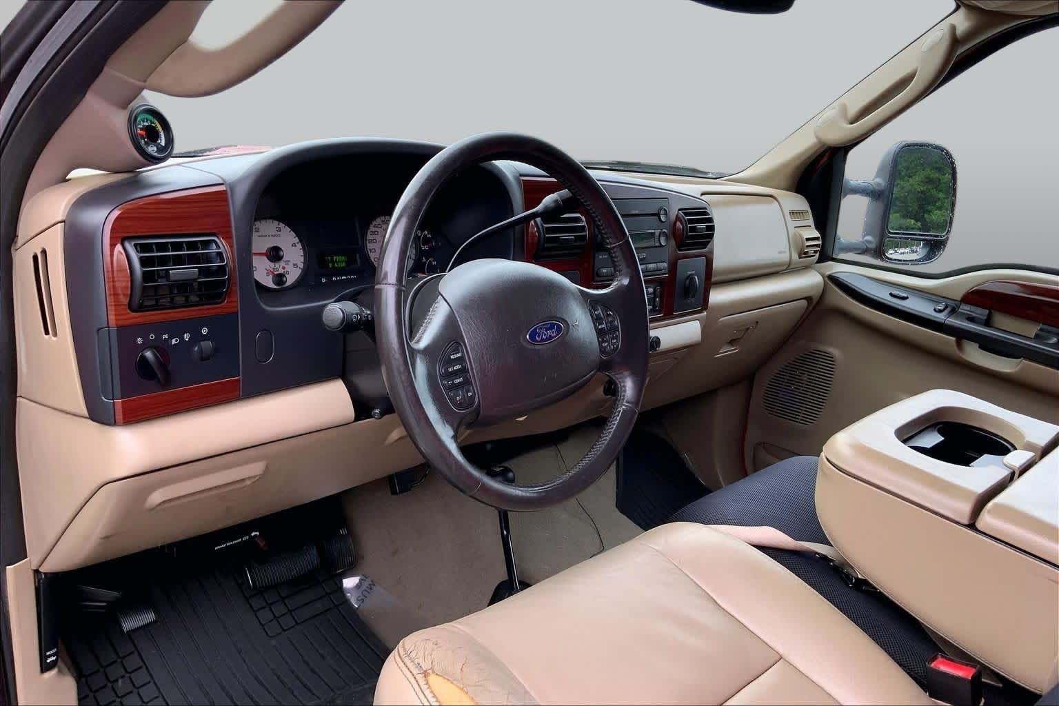 Used 2005 Red Ford Lariat image 16