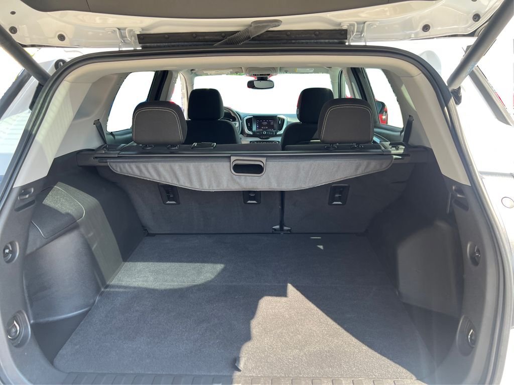 Used 2023 Summit White GMC SLE image 13