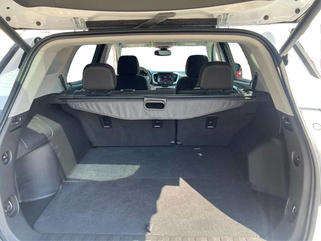 Used 2023 Summit White GMC SLE image 13