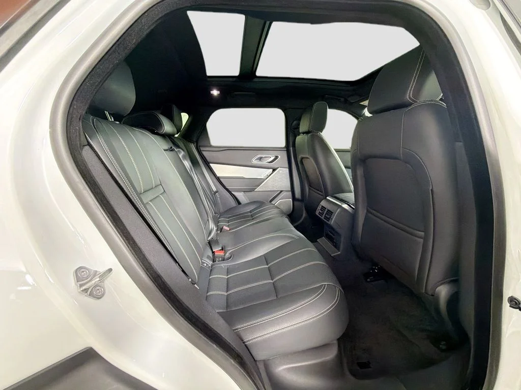 Used 2023 White Land Rover R-Dynamic S MHEV image 30