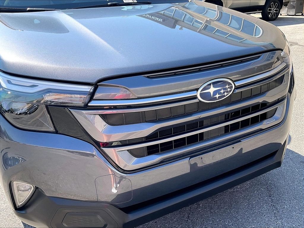 Used 2025 Gray Metallic Subaru Premium image 32