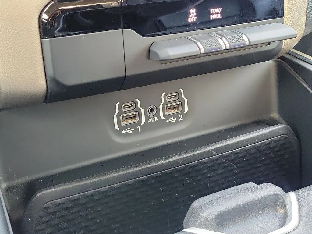 Used 2020 Billet Silver Metallic Ram Laramie image 21
