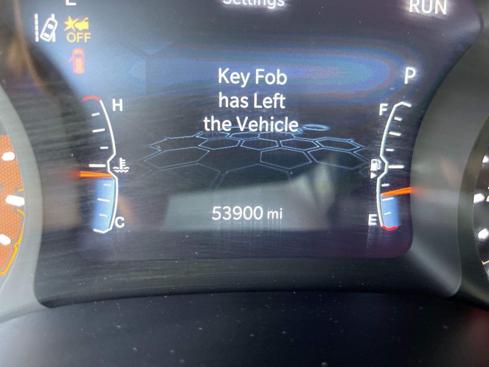 Used 2024 Diamond Black Crystal Pearlcoat Jeep Latitude image 22