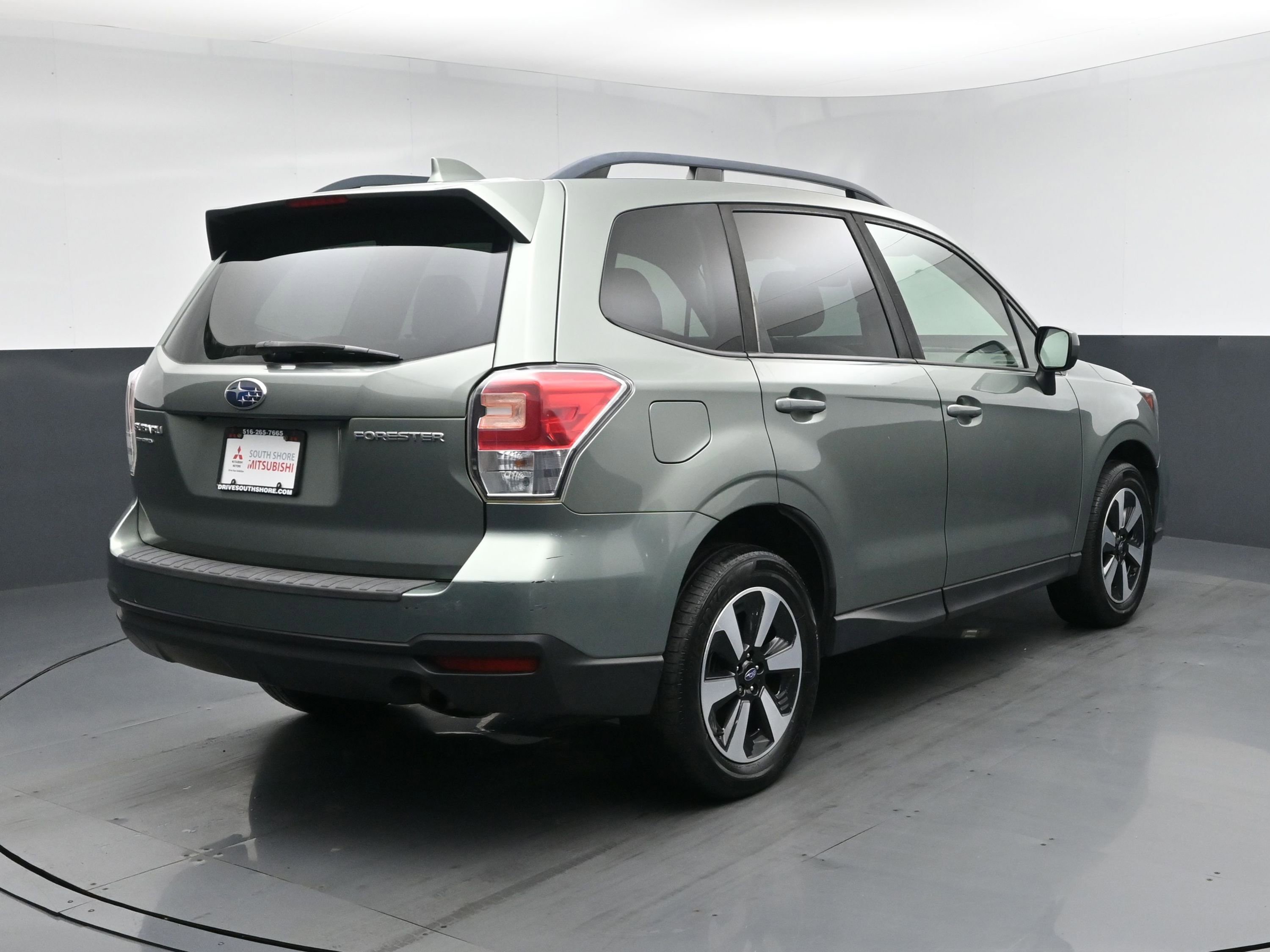 Used 2018 Jasmine Green Metallic Subaru Premium image 20