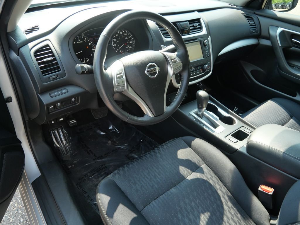 Certified Used 2017 Silver Nissan 2.5 SV image 3