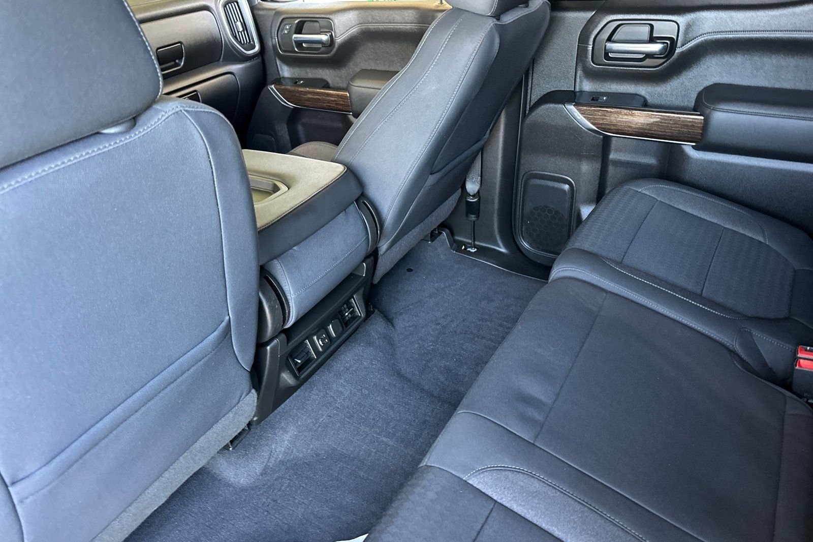 Used 2020 Black GMC Elevation image 12