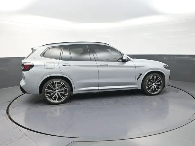 Used 2024 Gray BMW xDrive30i image 9
