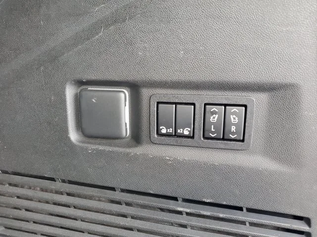 Used 2022 BLACK Chevrolet Z71 image 36