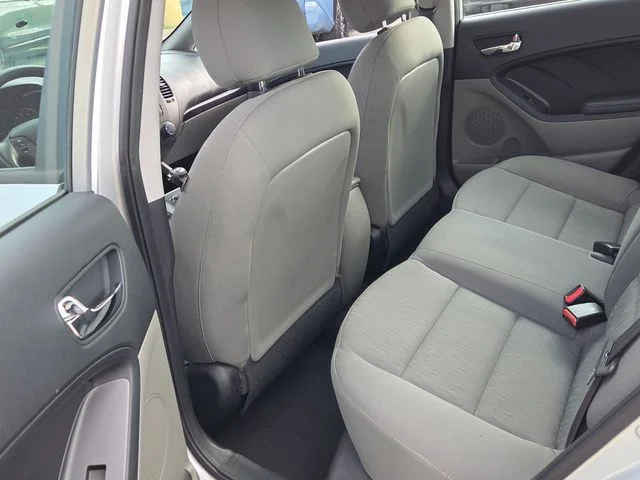 Used 2015 Silver Kia LX image 7