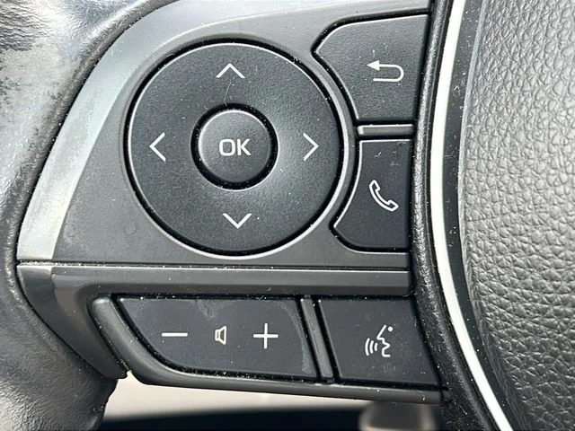 Used 2022 Silver Toyota LE image 19