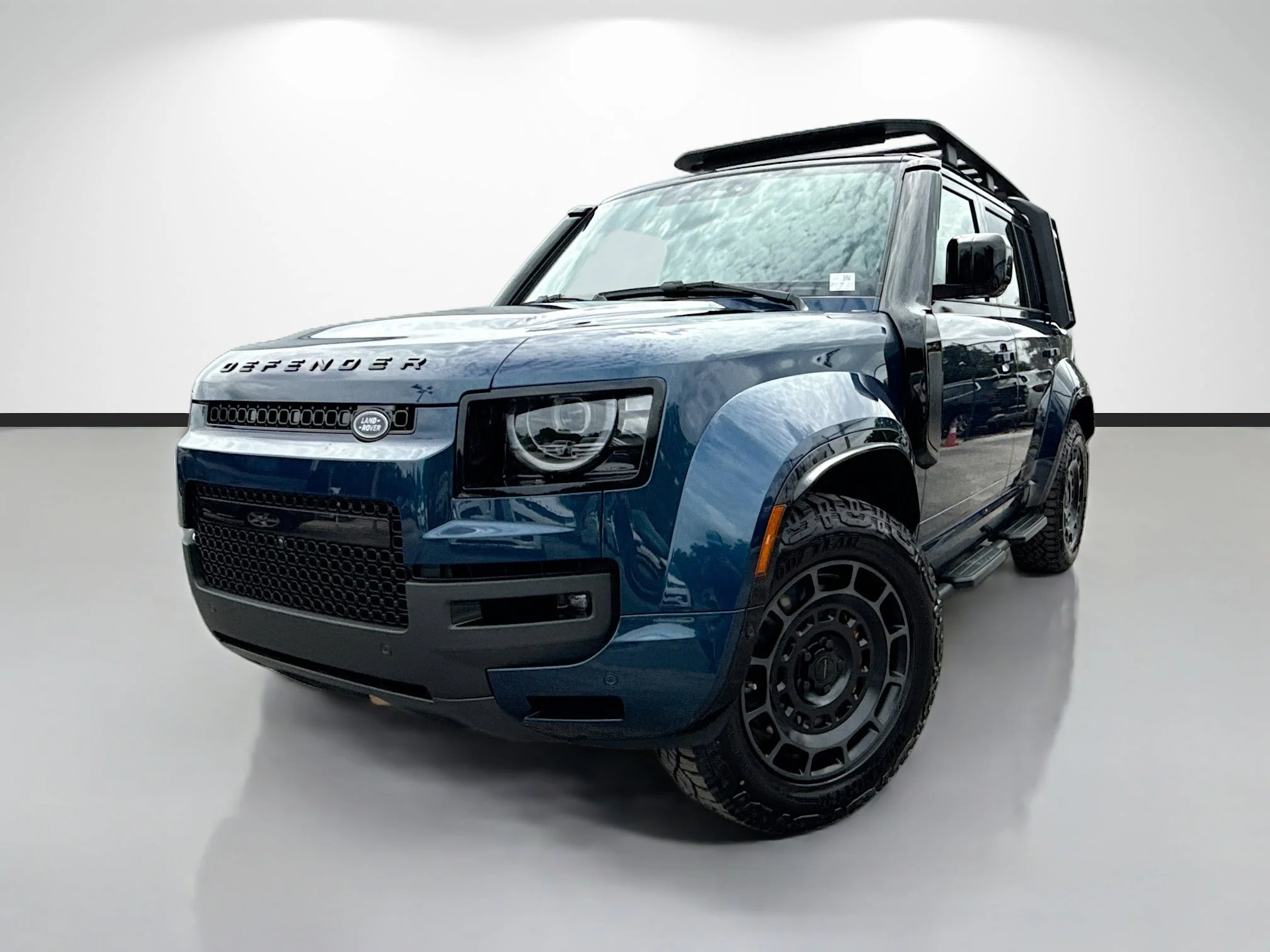 New 2026 Sargasso Blue Premium Metallic Land Rover OCTA image 1