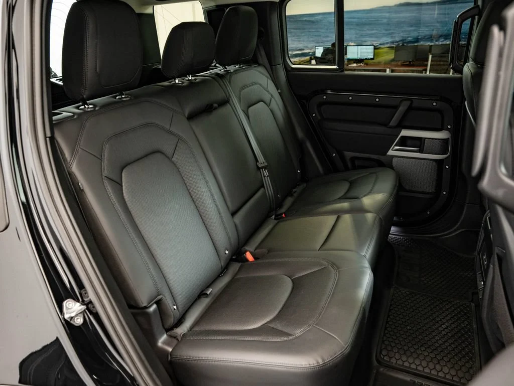 Used 2023 Black Land Rover S image 45