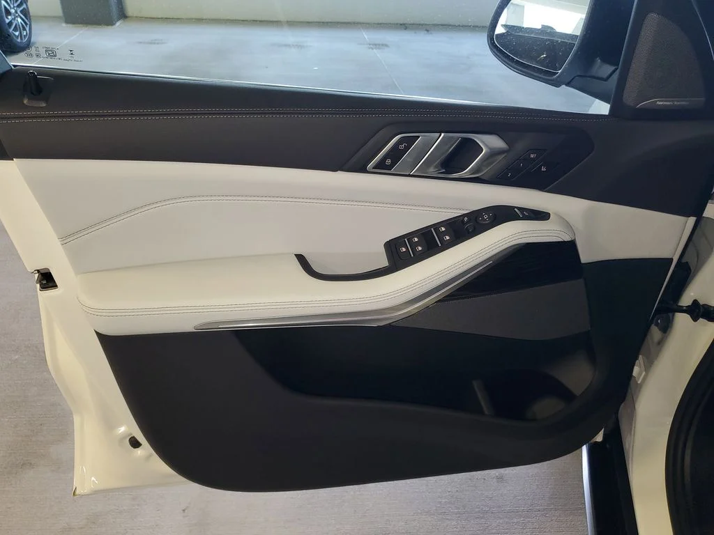 Used 2026 White BMW sDrive40i image 14