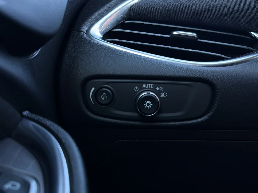 Used 2018 Blue Velvet Metallic Chevrolet LT image 18
