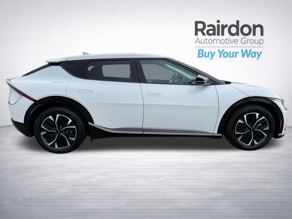Certified Used 2024 White Kia Wind image 8