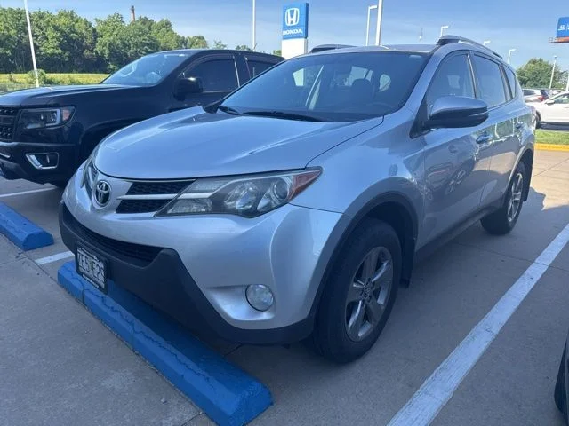 Used 2015 Silver Toyota XLE image 2