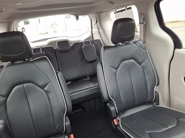 Used 2022 Blue Chrysler Limited image 20