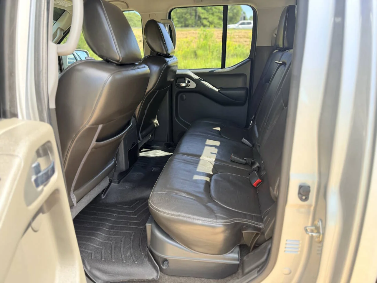 Used 2016 Silver Nissan PRO 4X 4x4 4dr Crew Cab 5 ft. SB Pickup 5A image 18