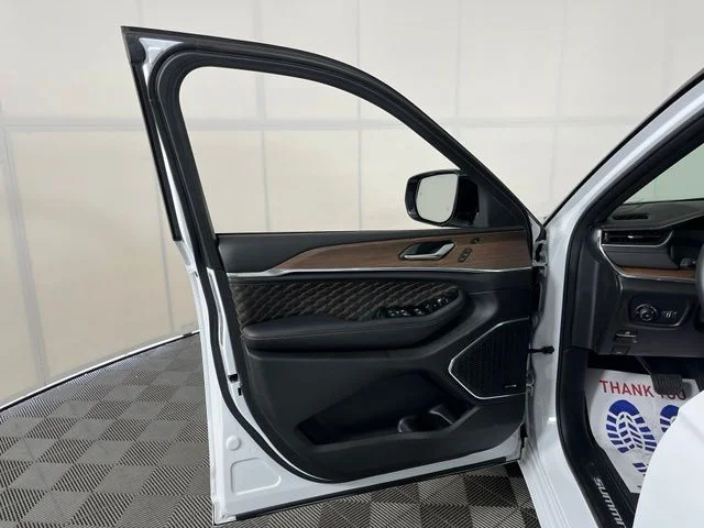 Used 2023 White Jeep Summit image 15