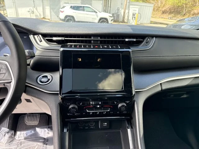 2025 Jeep Grand Cherokee L Altitude - Photo 20