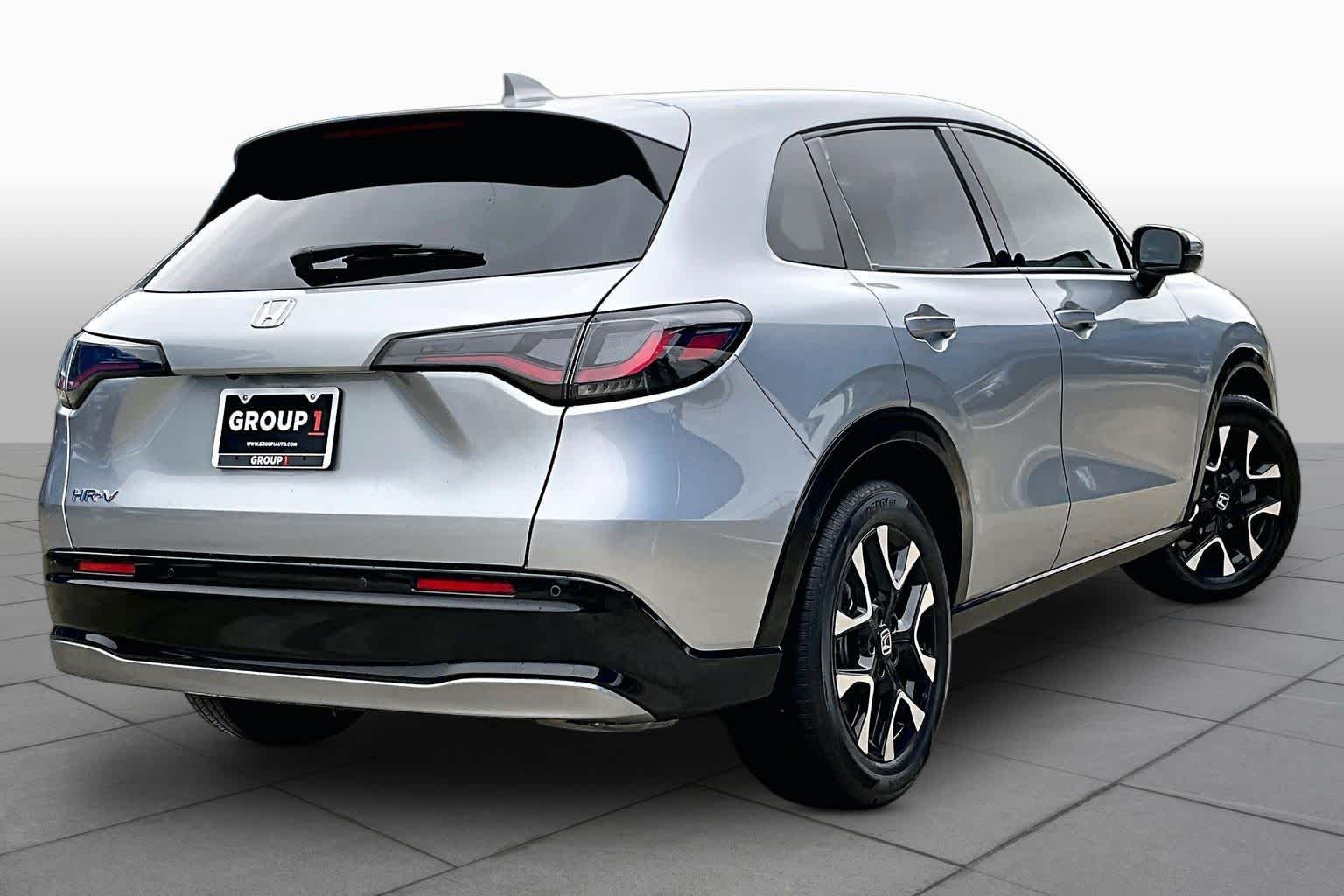 Used 2027 Solar Silver Metallic Honda EX-L image 13