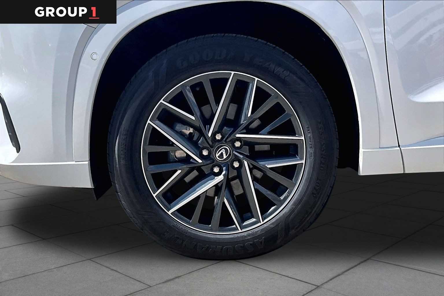 Certified Used 2024 WIND CHILL PEARL Lexus Premium image 10