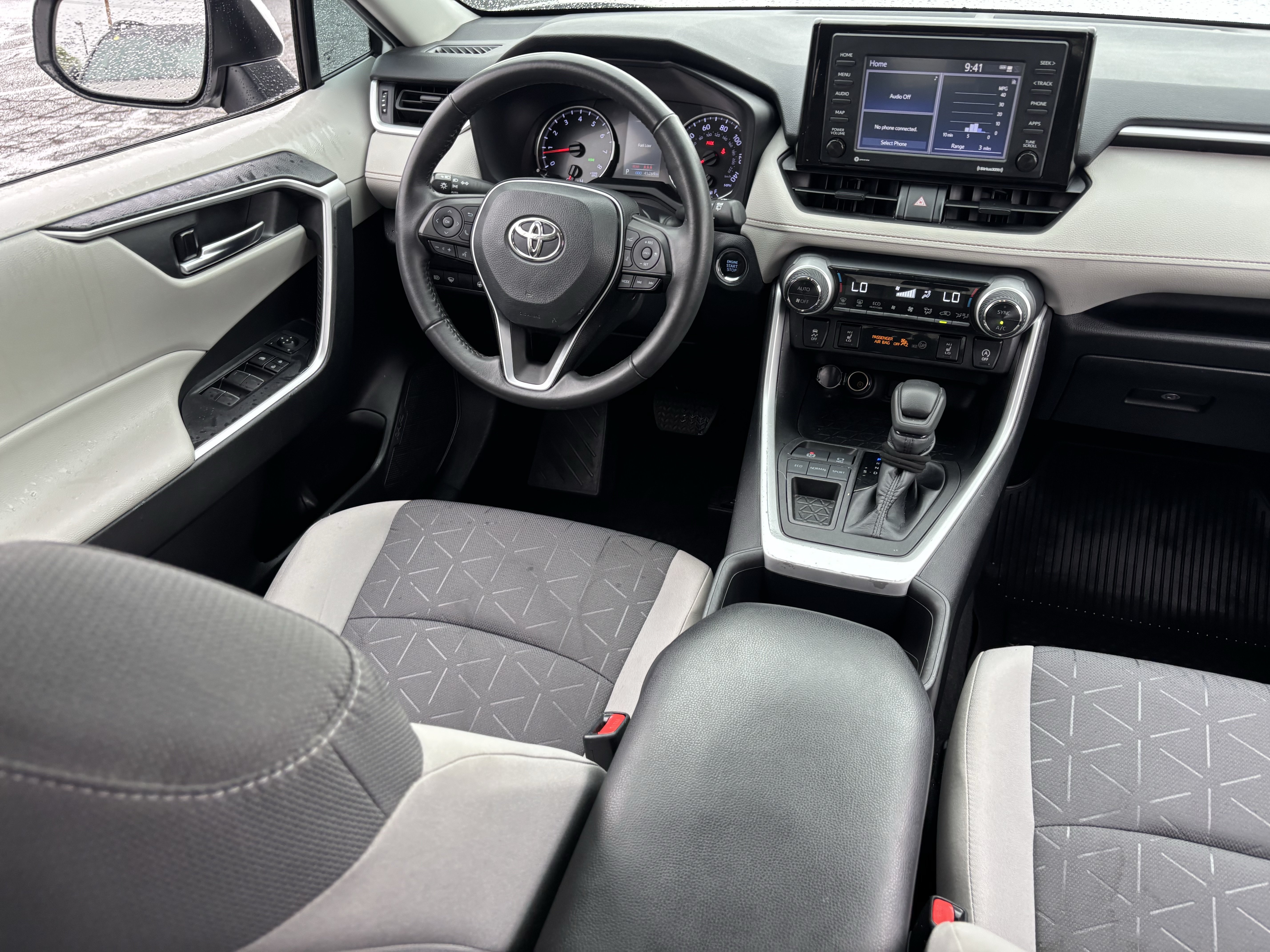 Used 2022 White Toyota XLE image 12