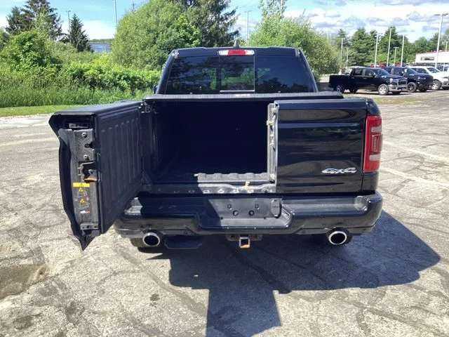 Used 2021 Diamond Black Ram Limited image 18
