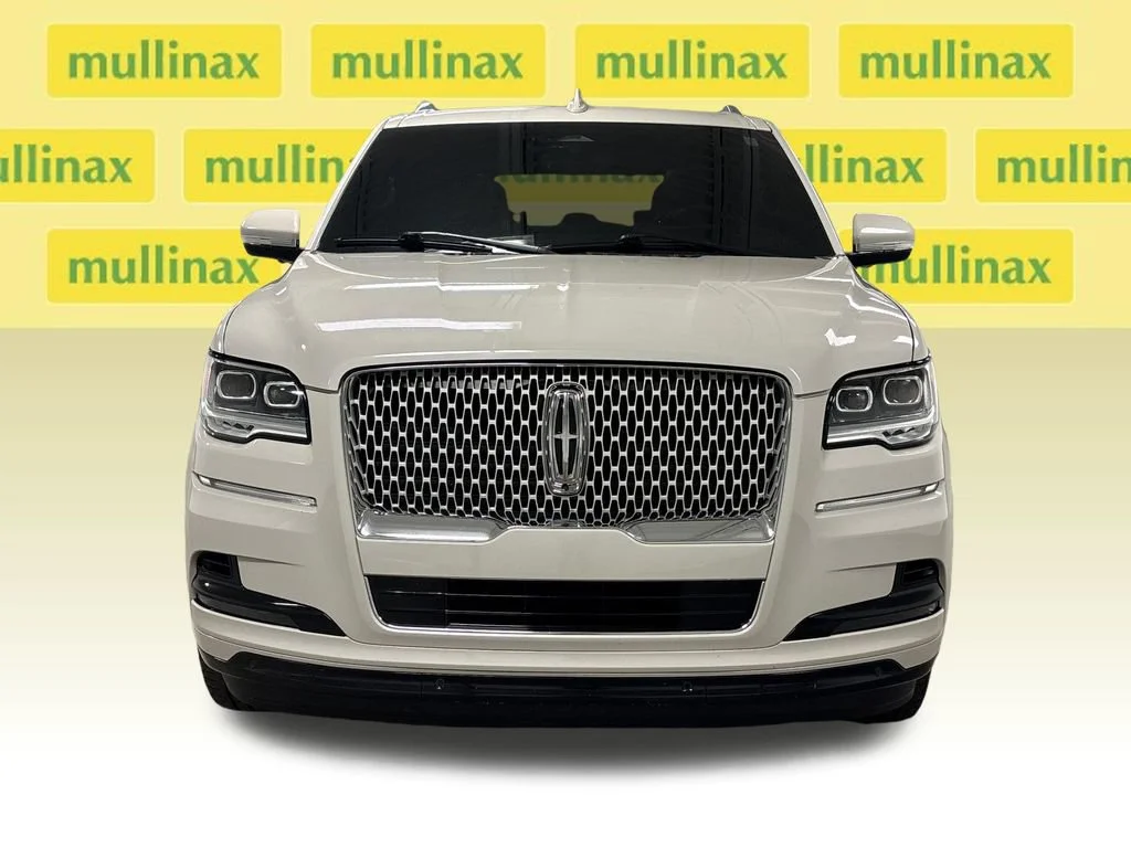 Used 2022 White Lincoln Reserve image 6