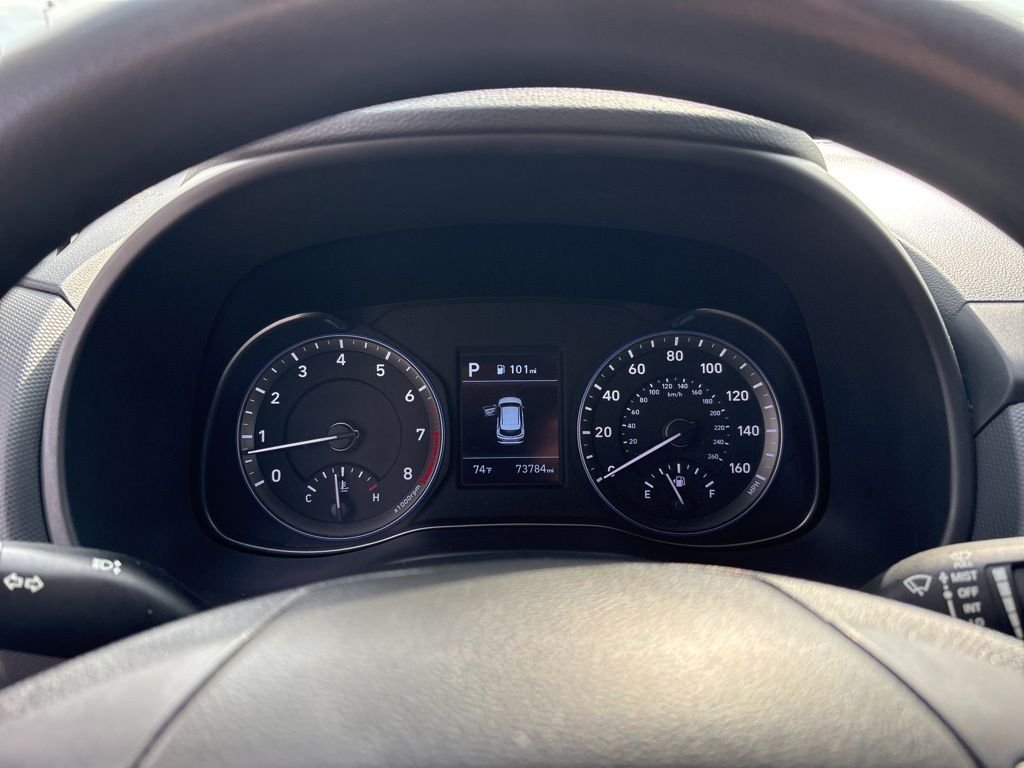 Used 2021 White Hyundai SE image 23