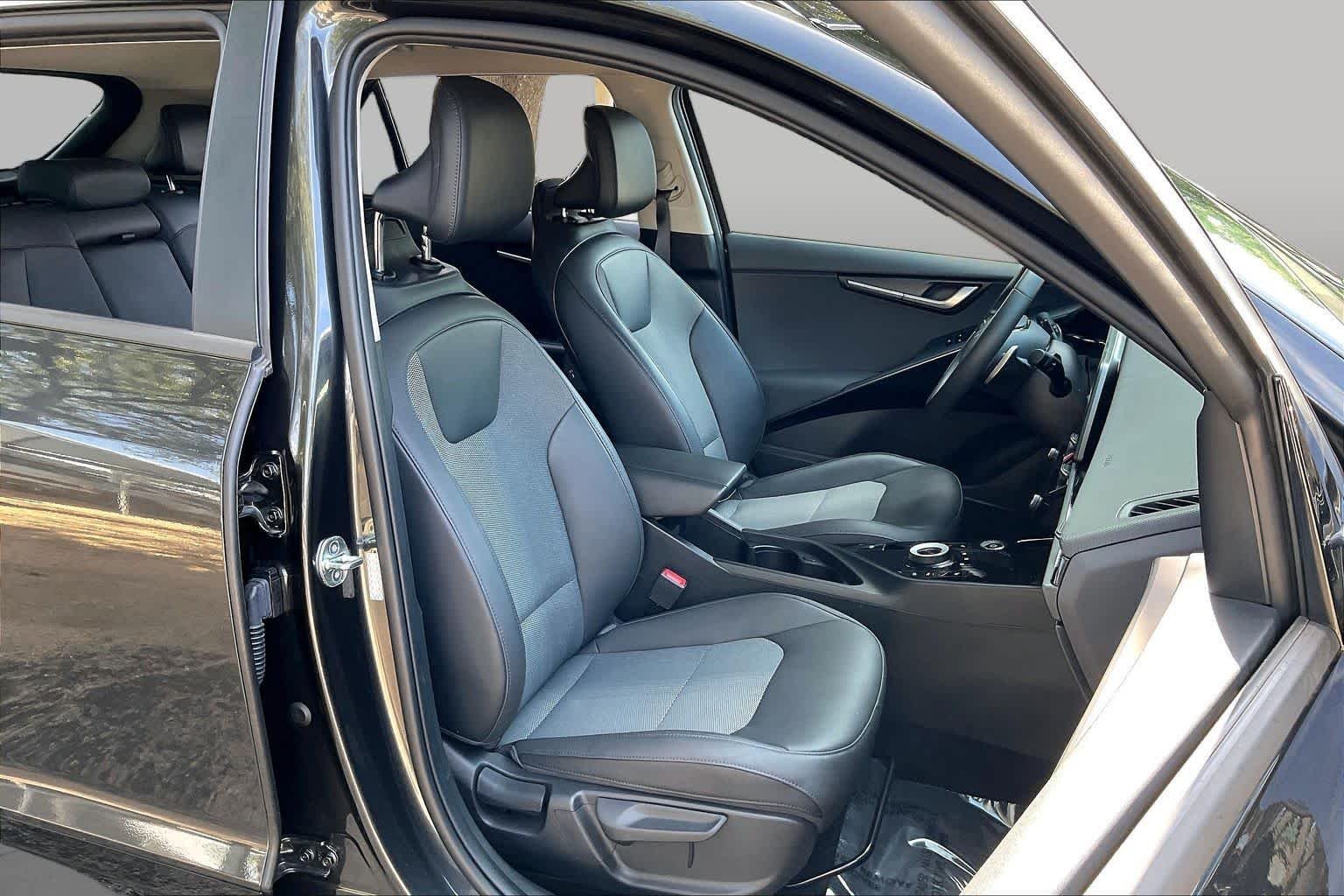 Pre-Owned 2023 Kia Niro EV Wind