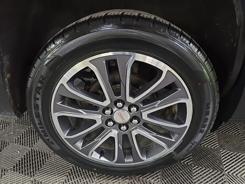 Used 2020 Black GMC AT4 image 16