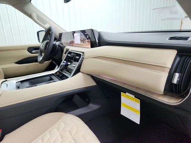 New 2026 White Nissan Platinum Reserve image 38