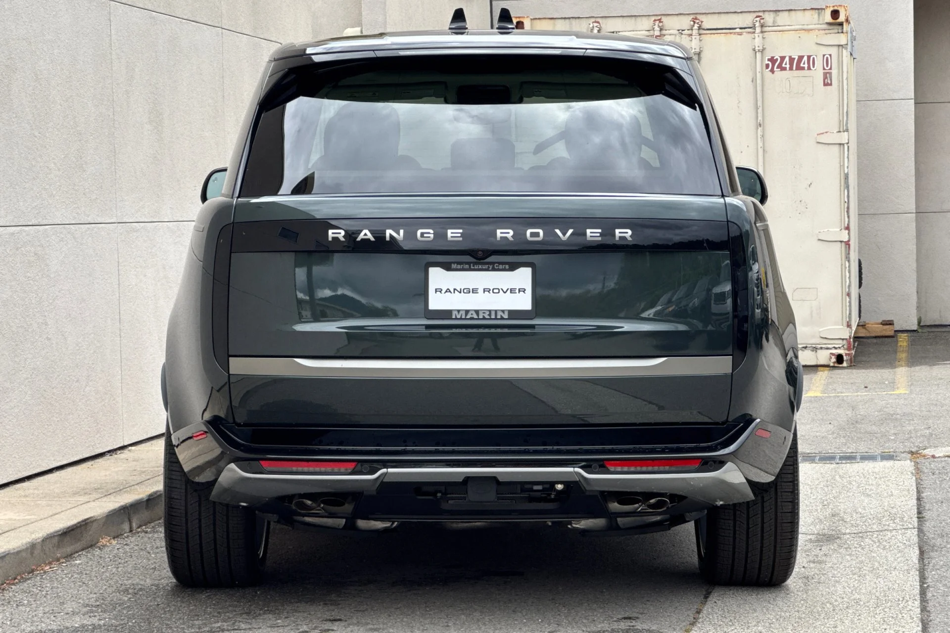 New 2026 Belgravia Green Land Rover SE image 7