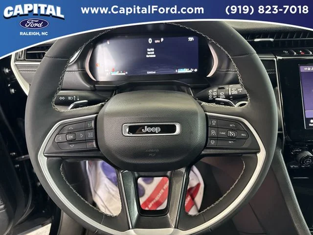 Used 2023 Black Jeep Altitude image 25