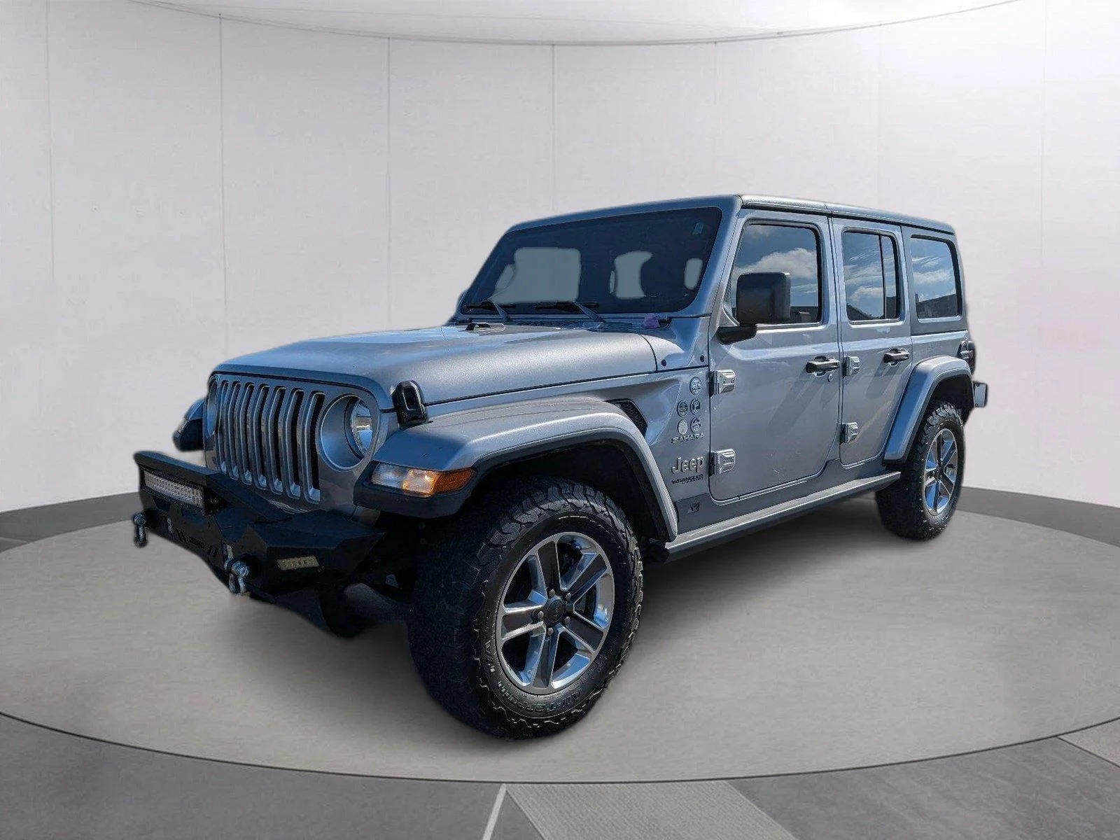 Used 2020 Billet Silver Metallic Clearcoat Jeep Sahara image 1