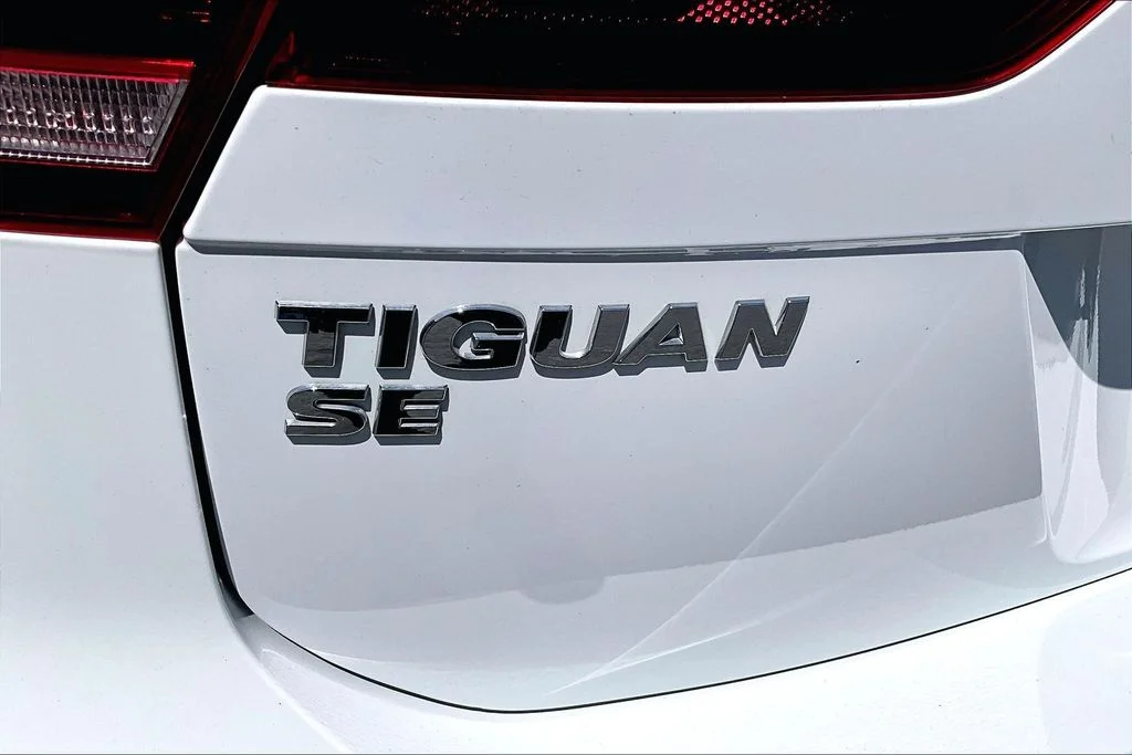 Used 2019 White Volkswagen 2.0T SE image 24