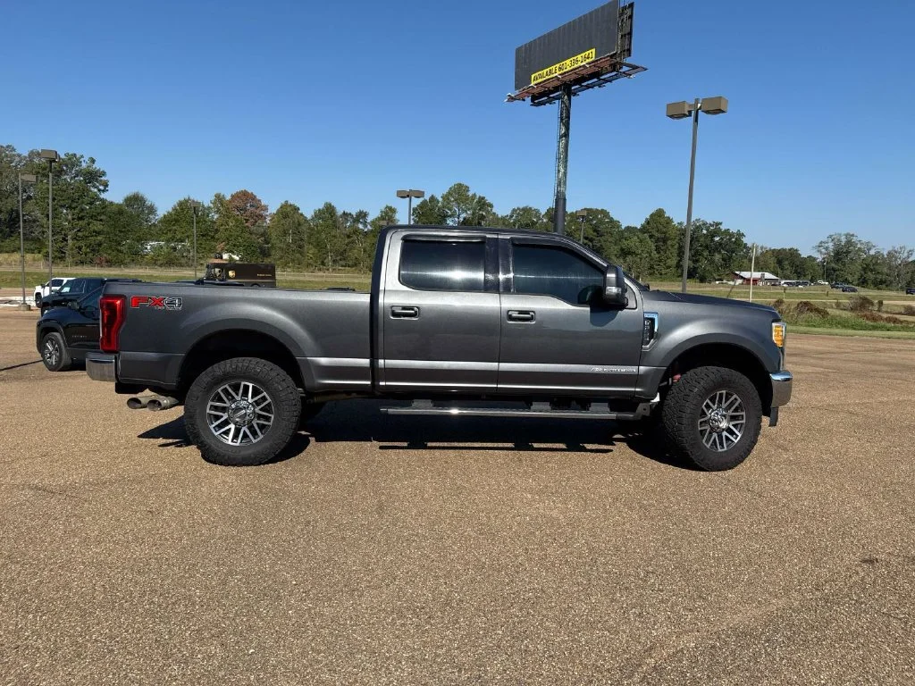 Used 2017 Gray Ford Lariat image 8